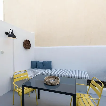 Tholos & Prive Jacuzzi Villa Kamari (Santorini)