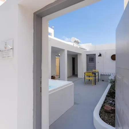 Tholos & Prive Jacuzzi Villa Kamari (Santorini)