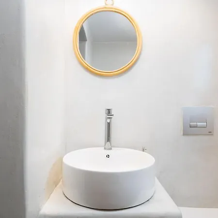Villa Tholos & Prive Jacuzzi Kamari (Santorini)