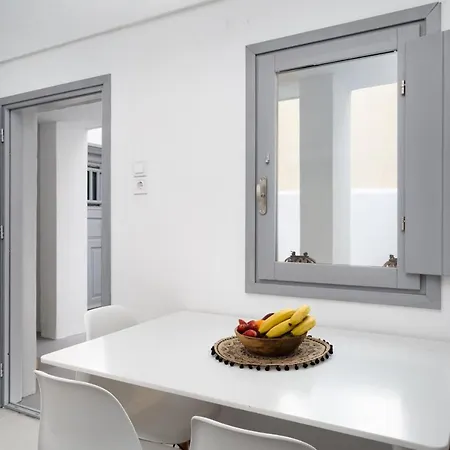 Tholos & Prive Jacuzzi Kamári