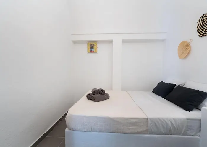 Villa Tholos & Prive Jacuzzi Kamári