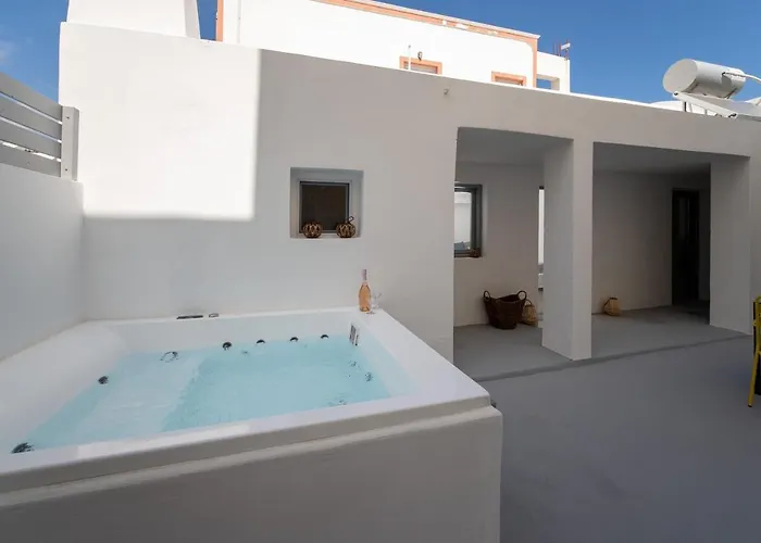 Tholos & Prive Jacuzzi Kamári