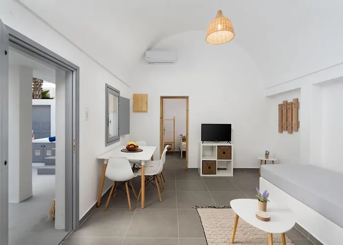 Tholos & Prive Jacuzzi Kamári