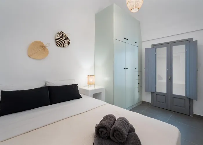 Villa Tholos & Prive Jacuzzi Kamári