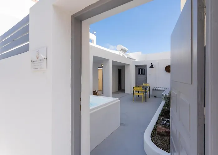 Tholos & Prive Jacuzzi فيلة Kamári